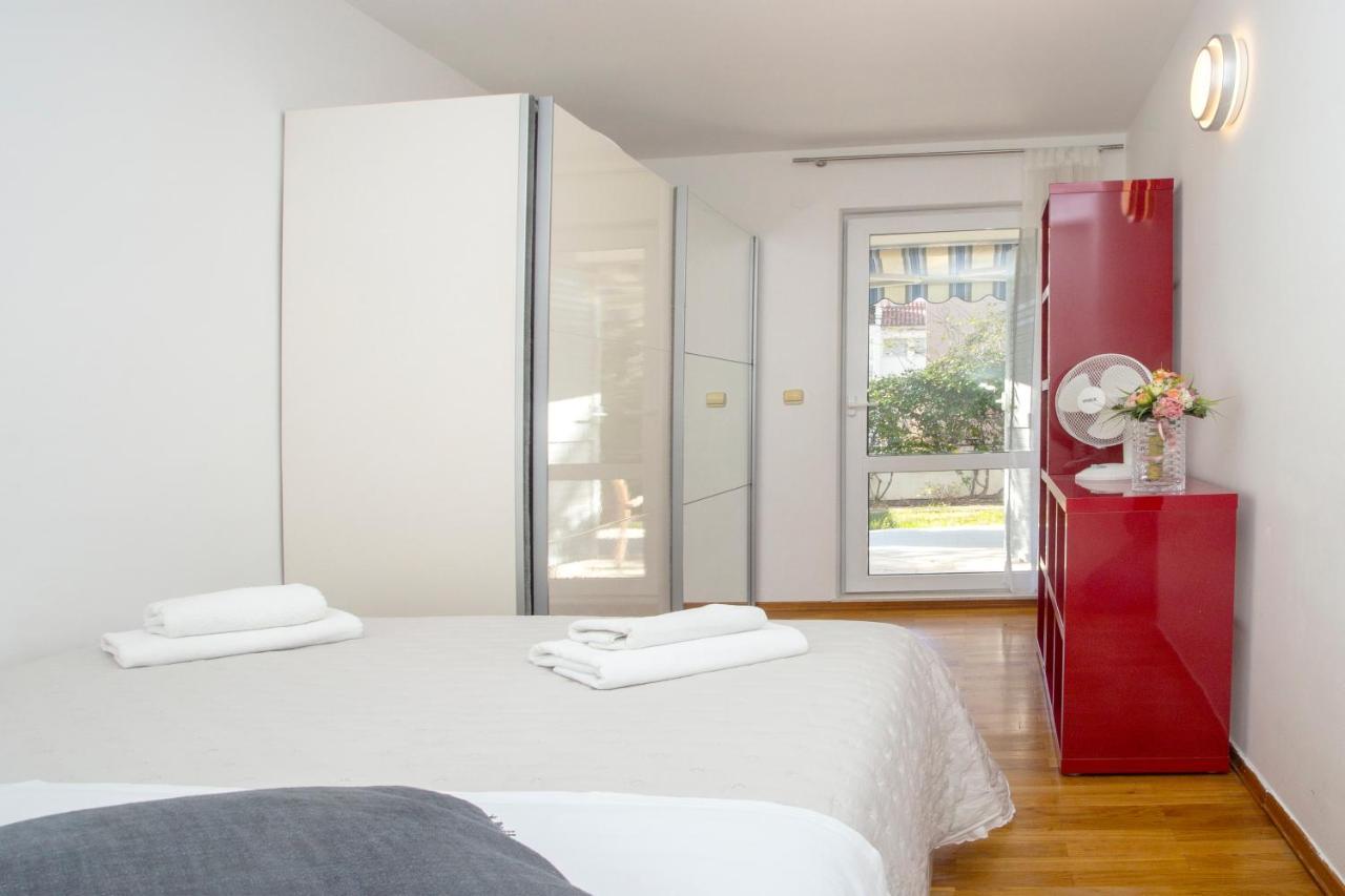 Deluxe Apartment Lea With Large Garden Split Luaran gambar