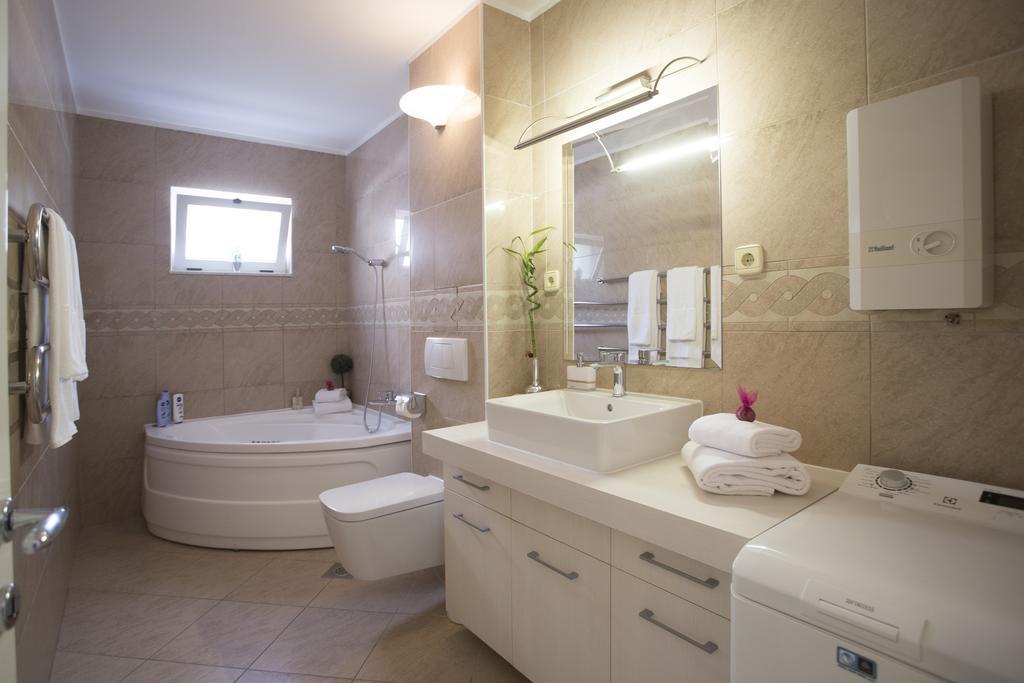 Deluxe Apartment Lea With Large Garden Split Luaran gambar